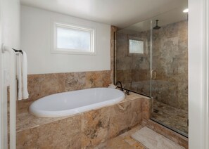 Shower, hair dryer, towels - Chalcedonia Beach Gem | Single Family, Outdoor Living, Fire Pit, A/C, Parking (San Diego)