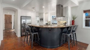 Coffee/tea maker, fridge, microwave, oven - Chalcedonia Beach Gem | Single Family, Outdoor Living, Fire Pit, A/C, Parking (San Diego)