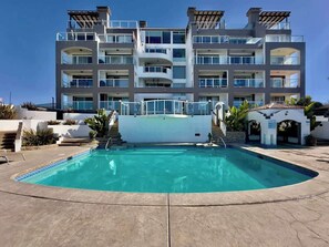 Pool - Oceanfront Rosarito Balcony, Beach & Amazing Sunsets (Playas de Rosarito)