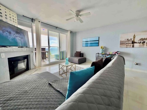 Oceanfront Rosarito Balcony, Beach & Amazing Sunsets