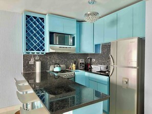 Frigorífic, microones, forn i placa de cuina 