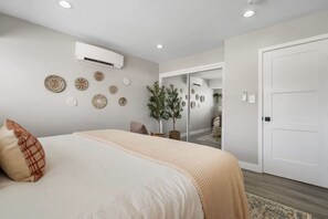 Iron/ironing board, travel cot, WiFi, bed sheets - Wellness Bnb - Your San Diego Retreat! (San Diego)