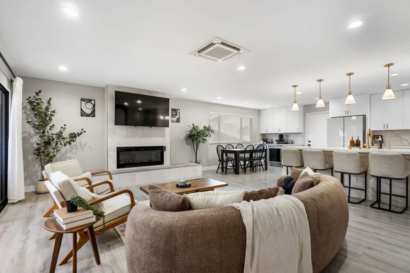 TV, fireplace, table tennis, stereo