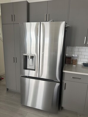 Interior - YEG keswick townhouse retreat (edmonton)