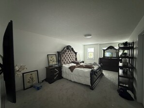 1 bedroom, iron/ironing board, WiFi, bed sheets - YEG keswick townhouse retreat (edmonton)