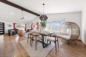 Dining - Modern 4BR Home on Prime Location, Sleeps 16 (Dallas)