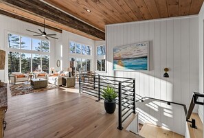 Smart TV, fireplace - Cool Creek Chic | 20 mins to Blue Ridge (Blue Ridge)