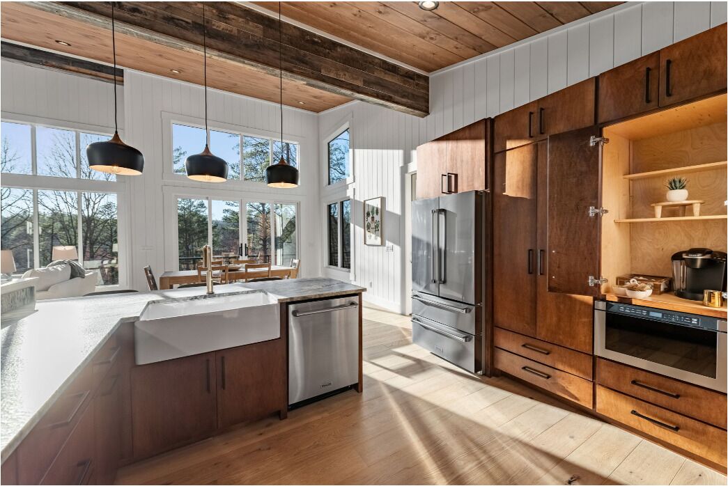 Jääkaappi, mikroaaltouuni, uuni, liesi