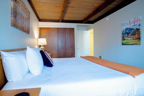2 bedrooms, iron/ironing board, free WiFi, bed sheets - Atelier Lookout - 2BD Condo Baldy Views + Pool (Sun Valley)