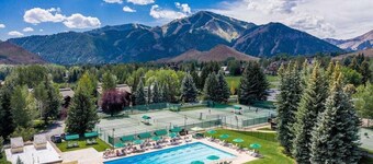Atelier Lookout - 2BD Condo Baldy Views + Pool