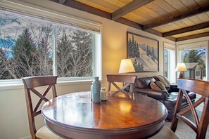 Dining - Atelier Lookout - 2BD Condo Baldy Views + Pool (Sun Valley)