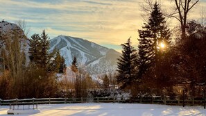 Miscellaneous - Atelier Lookout - 2BD Condo Baldy Views + Pool (Sun Valley)