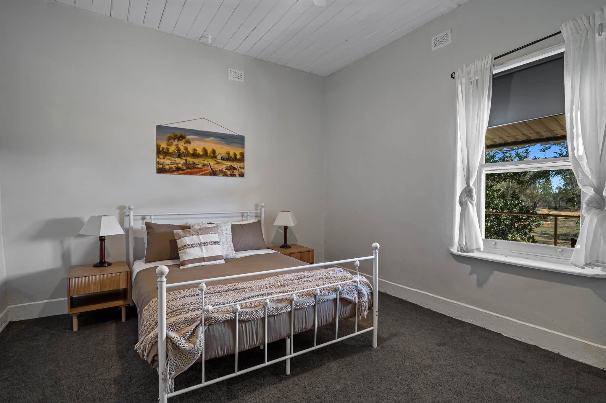 4 quartos, cofres nos quartos, escrivaninha