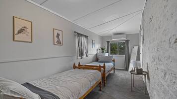 4 bedrooms, in-room safe, desk, iron/ironing board