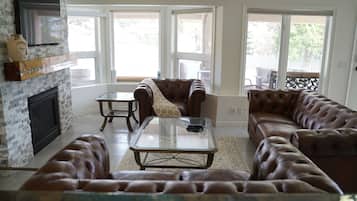 Télévision, cheminée