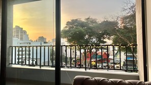 Interior - Modern 2BR Miraflores Apt + Walking Distance to Parks & Restos (Miraflores)