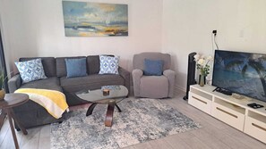 Living area - Atlantic Retreat 1 bedroom in Delray Beach (Delray Beach)