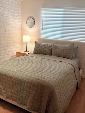 Iron/ironing board, WiFi, bed sheets - Cozy 3-bedroom house with AC in sunny Tempe (Tempe)