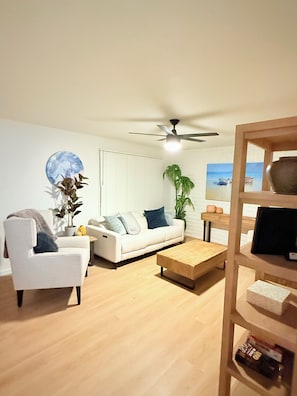 TV - Cozy 3-bedroom house with AC in sunny Tempe (Tempe)