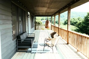 Terrace/patio - Iconic | Overlook Barn House | 40 Mi Views | Unplugged (Banner Elk)