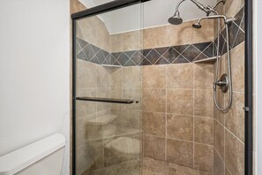 Shower, hair dryer, towels - Ski Hill 34: Great location-Close to Town-New Listing! (Breckenridge)