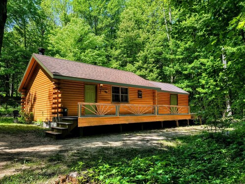 Allen Falls Private Woodland Cabin on 30 acres