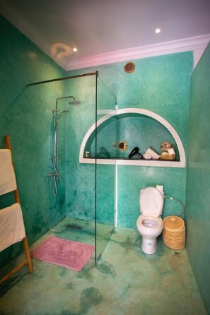 Superior Double Room | Bathroom | Shower, hair dryer, slippers, towels - Riad AL Sarab (Marrakesh)