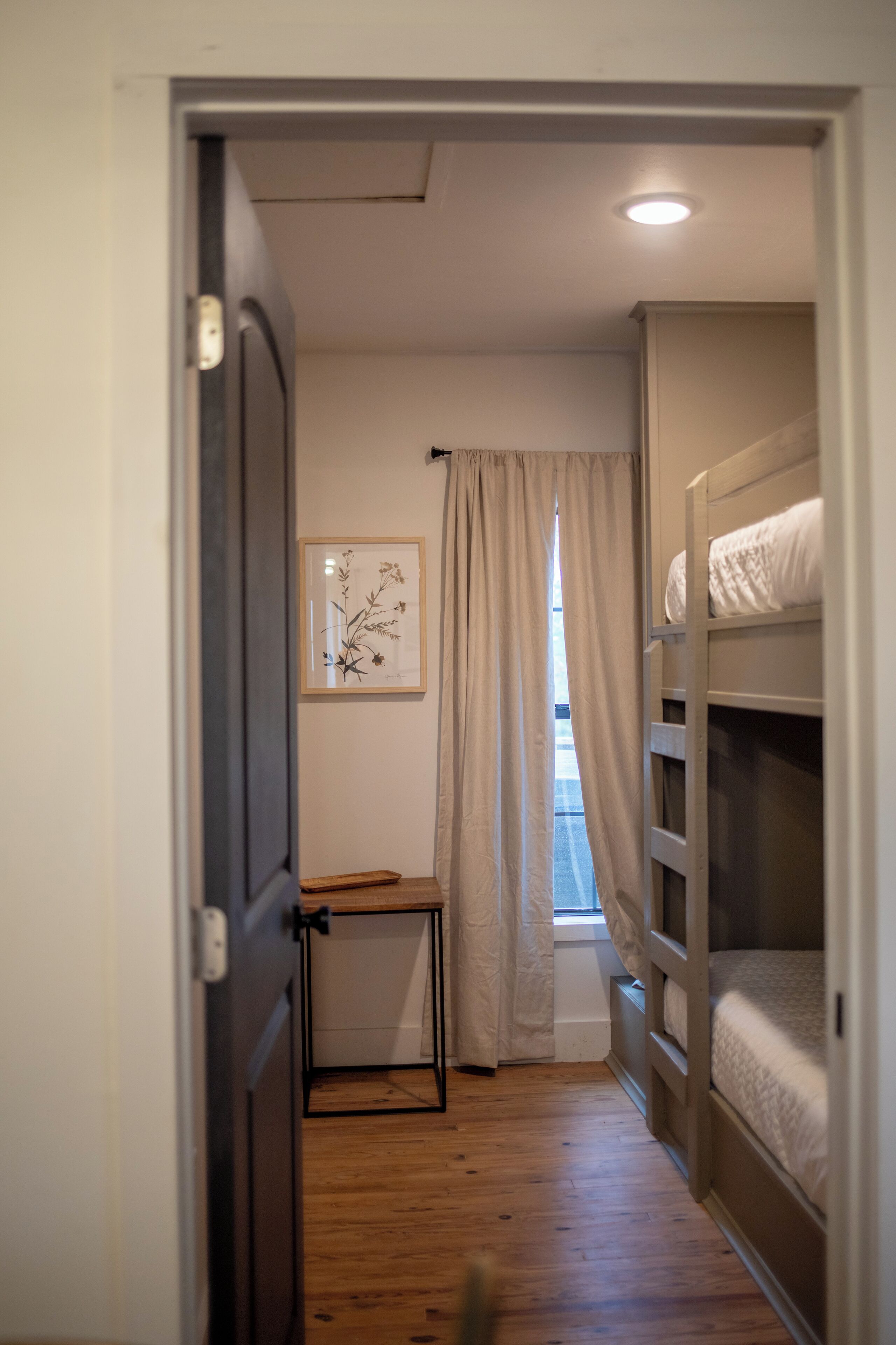 2 soverom, strykejern/-brett, wi-fi (inkludert) og sengetøy