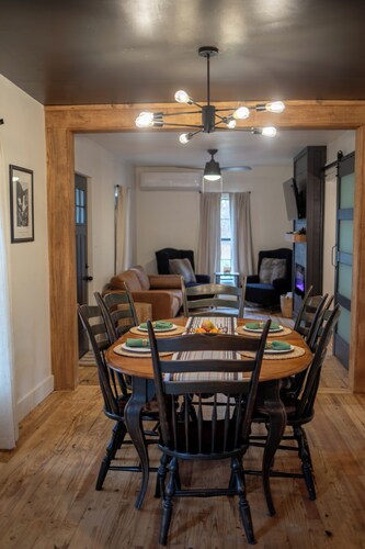 One Eyed Odie's Cozy 3-bed, 1-bath home with a relaxing hot tub.