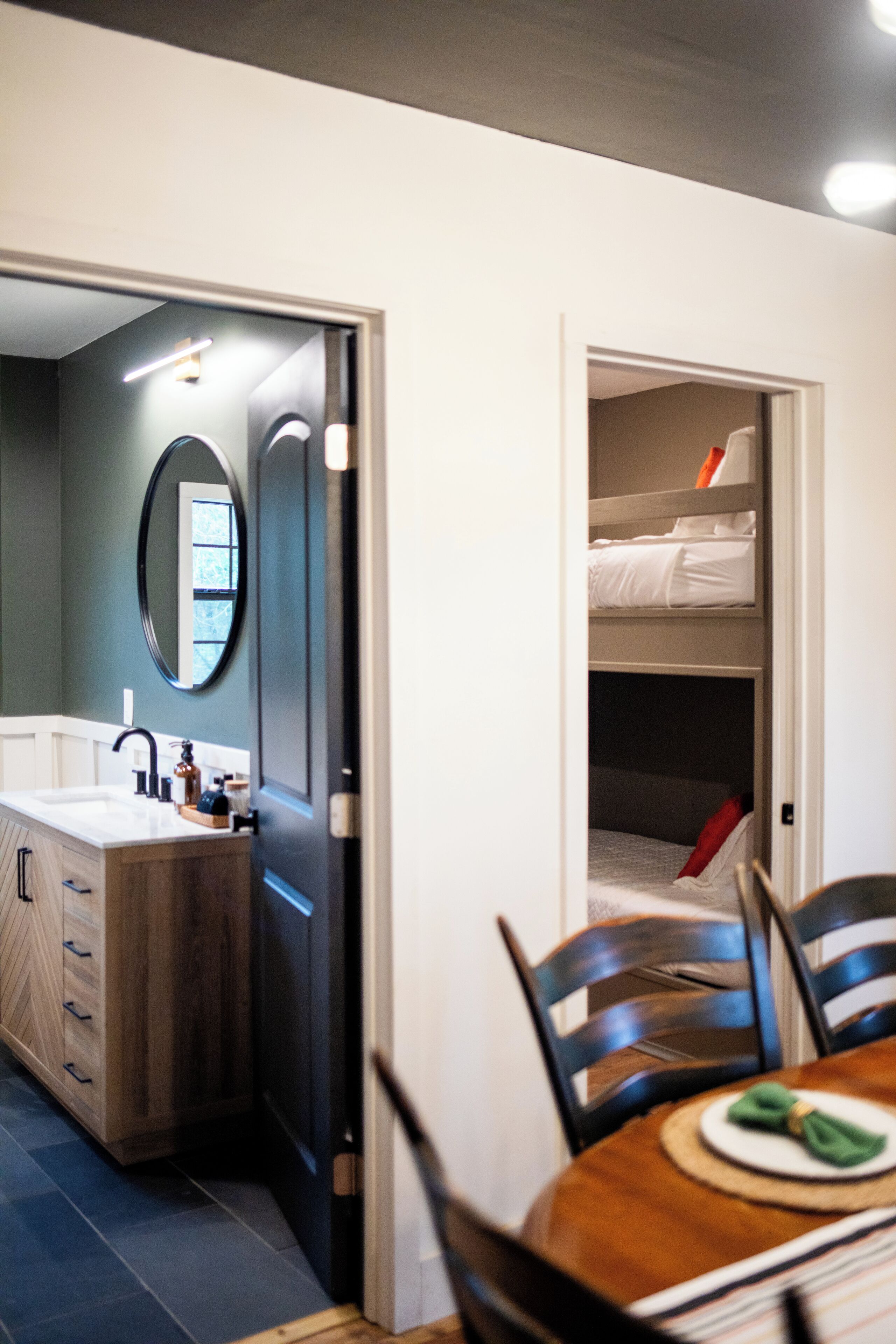 2 habitaciones, tabla de planchar con plancha y wifi gratis 