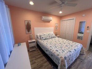 2 bedrooms, iron/ironing board, WiFi