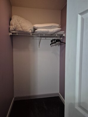 Interior - Tranquil 3-bedroom house in Hamlet perfect for relaxing stay (Hamlet)