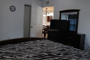 Silitysrauta/-lauta, Wi-Fi, vuodevaatteet