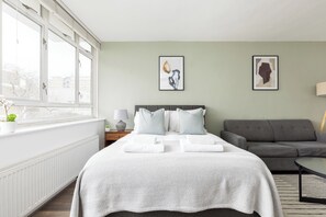1 bedroom, iron/ironing board, WiFi, bed sheets - Bright & Spacious Studio Flat in Central London (Zone 1), Pimlico (London)