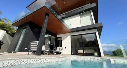 Luxury Modern Villa with Infinity Pool & Mountain Sunrise Views – Atenas, CR