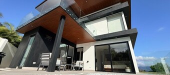 Atenas Luxury Modern Villa with Infinity Pool & Mountain Sunrise Views, AC