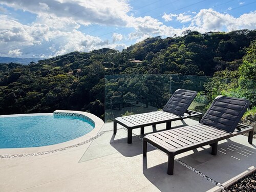 Luxury Modern Villa with Infinity Pool & Mountain Sunrise Views – Atenas, CR