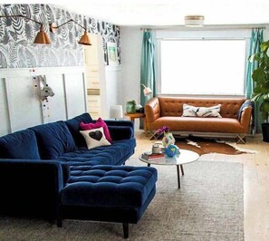 Living area - Reno - 5 minutes to downtown casinos (Reno)