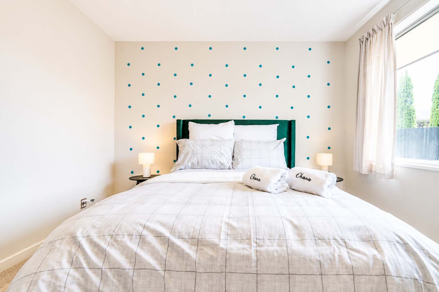 5 bedrooms, desk, iron/ironing board, WiFi