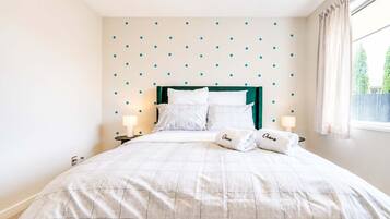 5 bedrooms, desk, iron/ironing board, WiFi