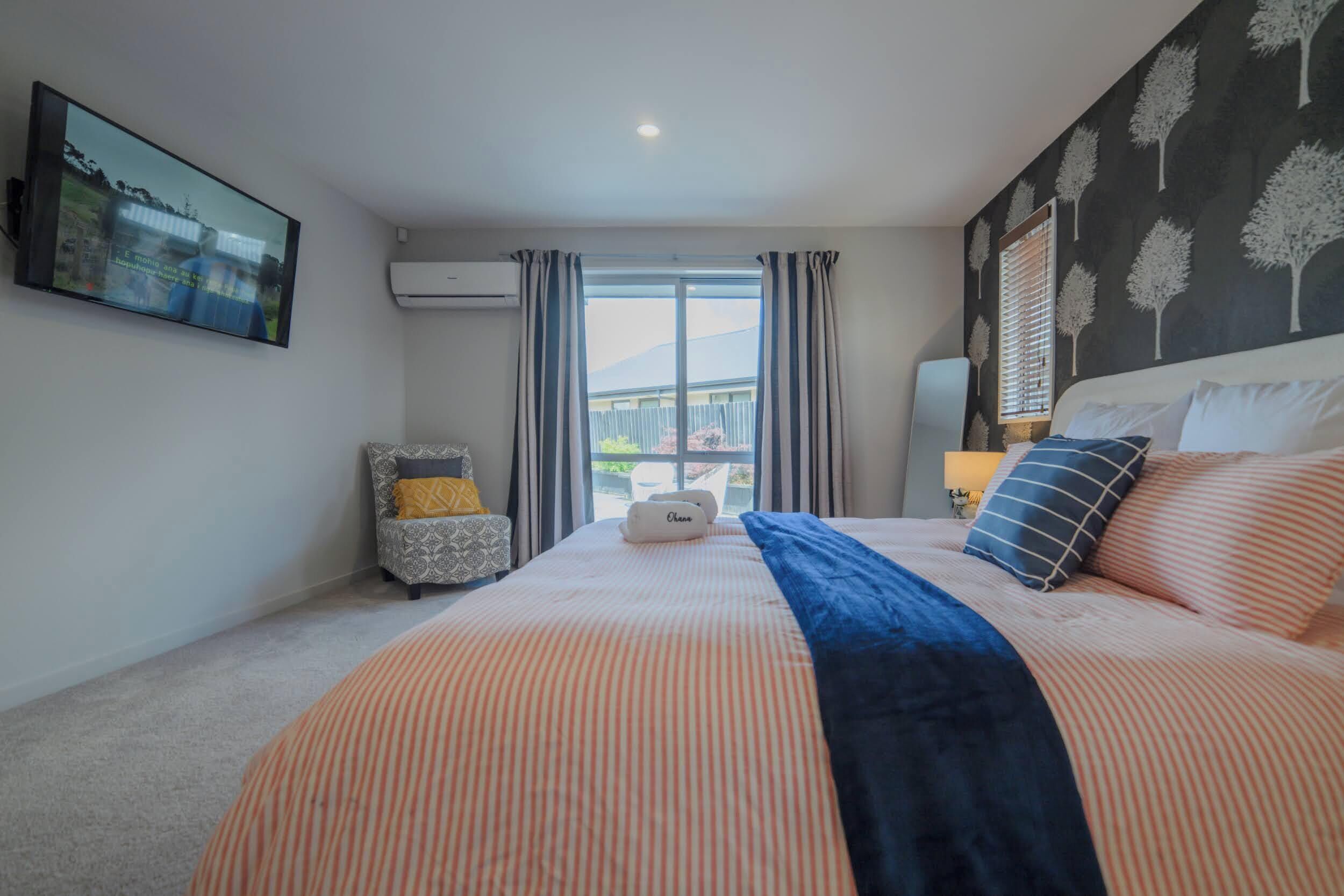5 bedrooms, desk, iron/ironing board, WiFi