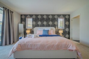 5 habitaciones, escritorio, tabla de planchar con plancha y wifi 