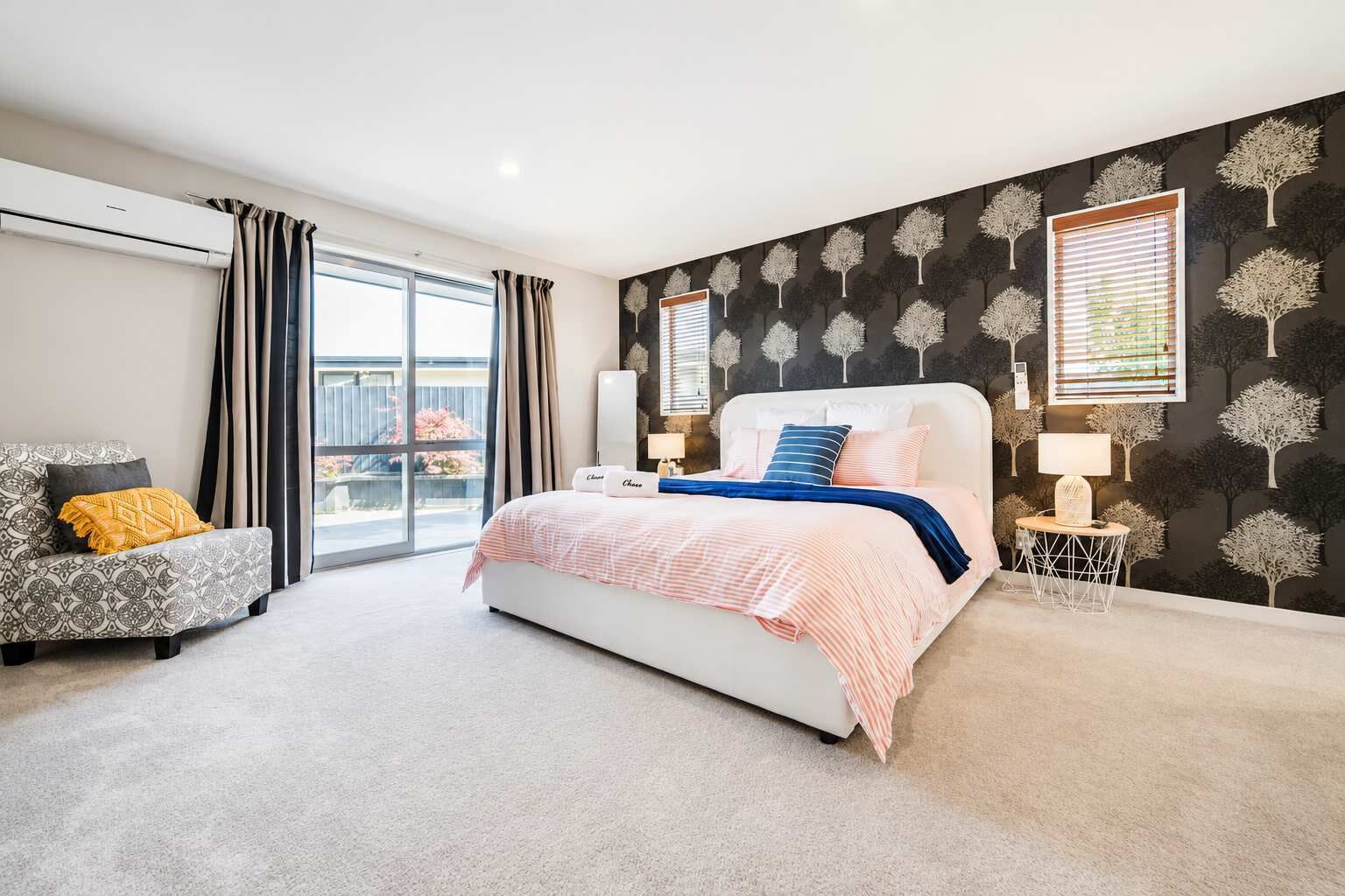 5 bedrooms, desk, iron/ironing board, WiFi