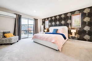 5 bedrooms, desk, iron/ironing board, WiFi