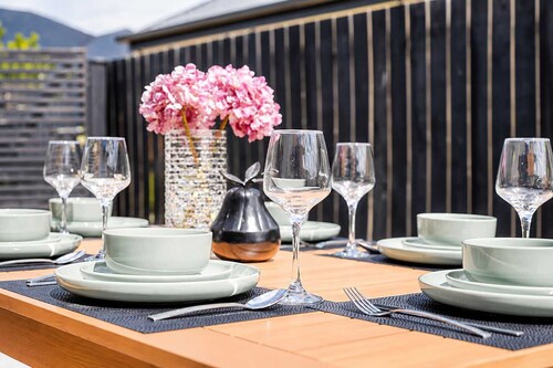 Wigram Modern Family Home | 5BR | Patio & Parking