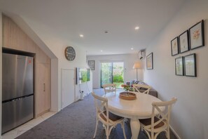 Interior - Central Gloucester Escape Stylish 2BR Townhouse (Christchurch)