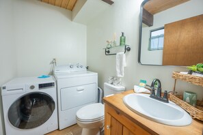 Shower, hair dryer, towels - Big Bear Moonridge Escape - Walk to local shops, Smart TV, Fireplace, Fenced Yard (Big Bear Lake)