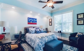4 bedrooms, desk, iron/ironing board, free WiFi - Awesome 4-bedroom Lakefront home with ocean access (Biloxi)