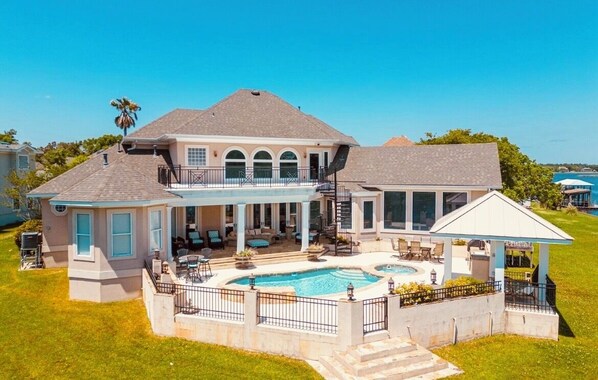 Exterior - Awesome 4-bedroom Lakefront home with ocean access (Biloxi)