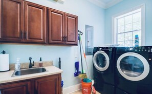 Interior - Awesome 4-bedroom Lakefront home with ocean access (Biloxi)